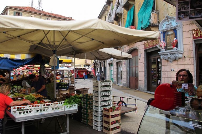 Mercato di piazza Foroni, Barriera di Milano, Torino