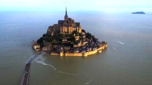 Monumenti mozzafiato: l’abbazia di Mont Saint Michel in Normandia