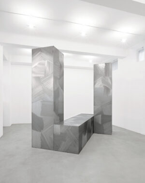 Forma e contesto. La scultura di Nicola Carrino a Milano