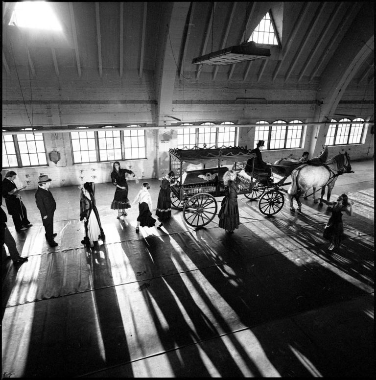 Paolo Pellion di Persano, Jannis Kounellis. Funerale, scenografie per Carlo Quartucci Kassel (Documenta 7) 1982