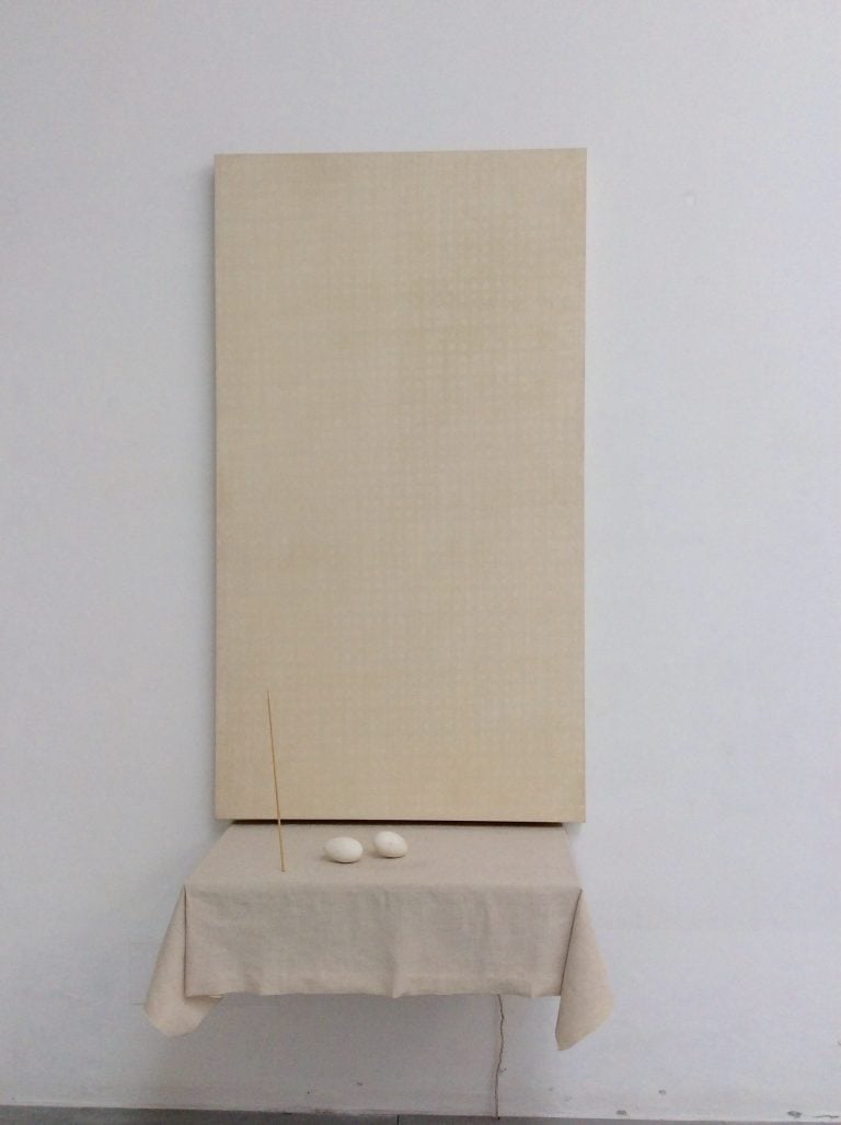 Pier Paolo Calzolari, Tiara IV, 2007, courtesy Studio la Città