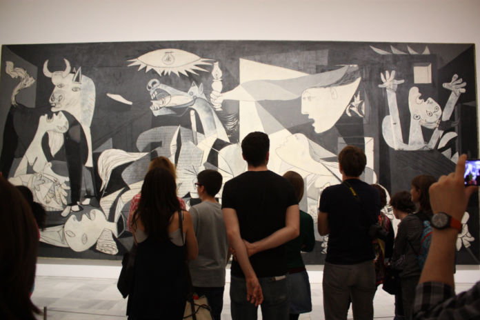Un selfie con Guernica di Picasso