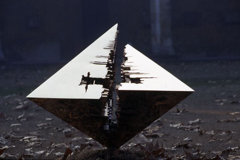 Arnaldo Pomodoro, Colpo d’ala, 1984 - photo Carlo Orsi