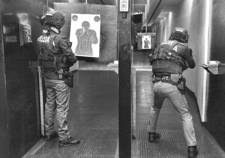 Calendario 2017 della Polizia di Stato – photo © Gianni Berengo Gardin – Courtesy Fondazione Forma per la Fotografia