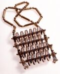 Collana con dischi girevoli, Arnaldo Pomodoro, 1966, oro martellinato e madreperla