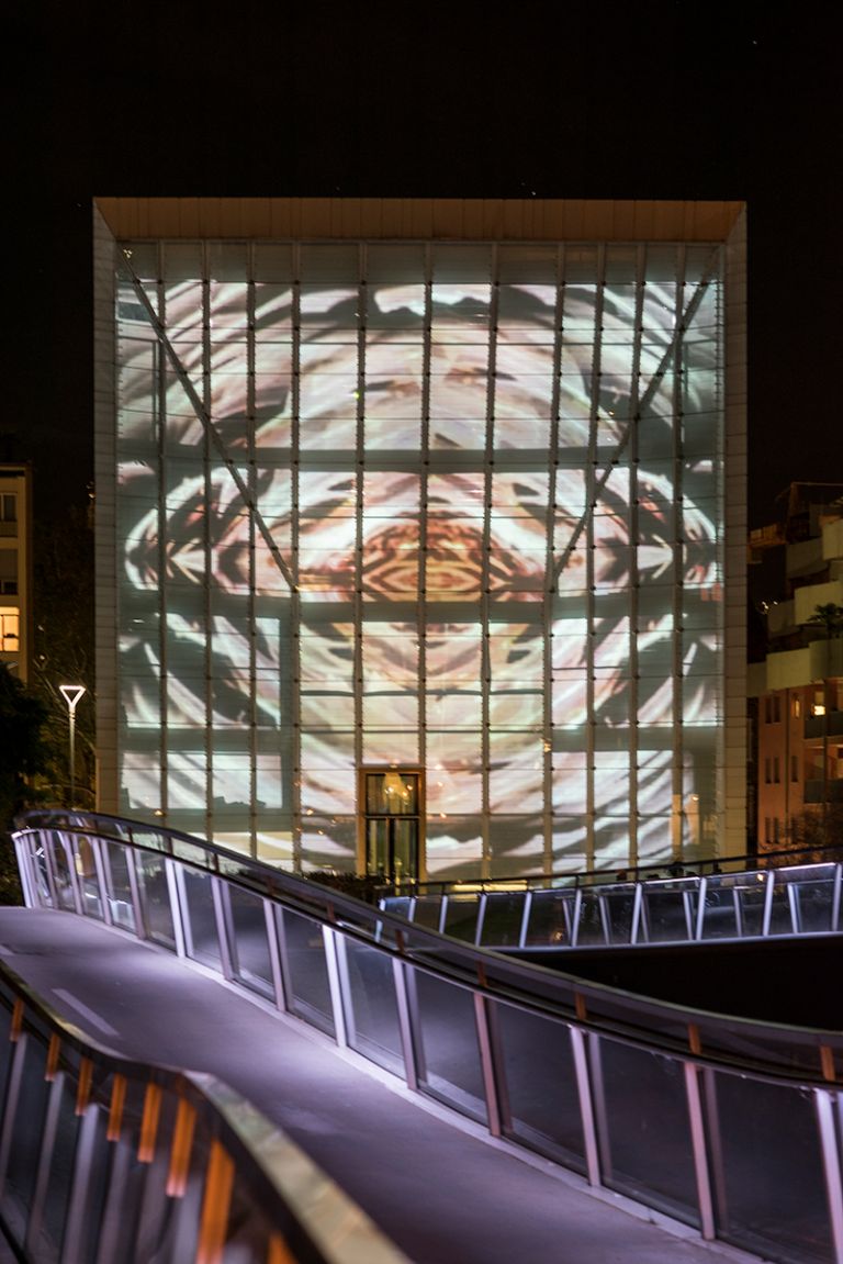 John Armleder Endless 2016 – Museion Bolzano – facciata mediale – photo Luca Meneghel Bolzano. Museion s’illumina d’immenso