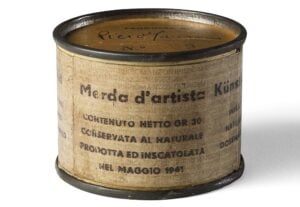 Record mondiale per la Merda d’artista. A Milano una scatoletta firmata Piero Manzoni venduta a 275mila euro