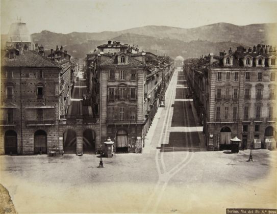 Robert Rive, Torino. Via Po, 1860-1870 ca., Stampa all’albumina, cm 19,5x25