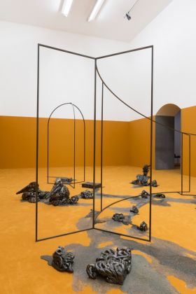Rochelle Goldberg, No Where, Now Here, 2016 - Courtesy l’artista e Miguel Abreu Gallery, New York – installation view at GAMeC, Bergamo 2016 - photo Roberto Marossi