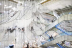 Chiharu Shiota, Where are you going?, Le Bon Marché, Parigi (foto Le Bon Marché, Gabriel de la Chapelle)