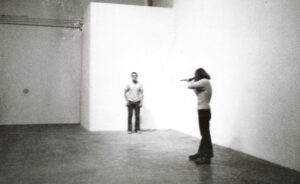 Rischiare la vita in nome dell’arte. La storica performance di Chris Burden