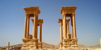 Distrutto lo straordinario Tetrapilo, a Palmira