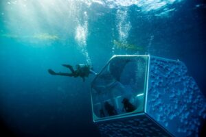 Arte subacquea. I padiglioni di Doug Aitken in fondo all’oceano