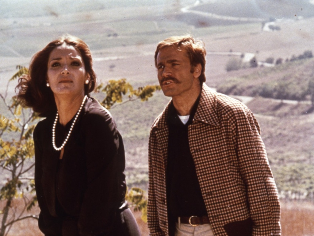 Françoise Fabian e Franco Nero, Perché si uccide un magistrato (Damiano Damiani, 1975). Courtesy Austrian Film Museum