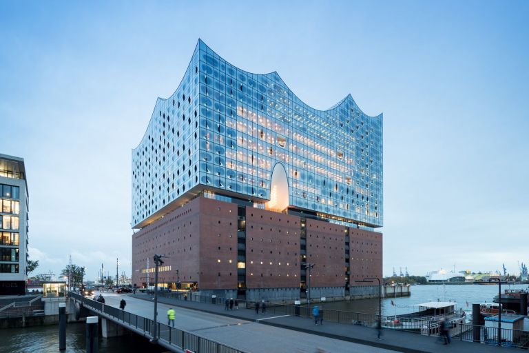 La Elbphilharmonie di Herzog & De Meuron (foto Iwan Baan)