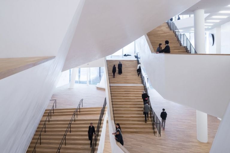 La Elbphilharmonie di Herzog & De Meuron (foto Iwan Baan)