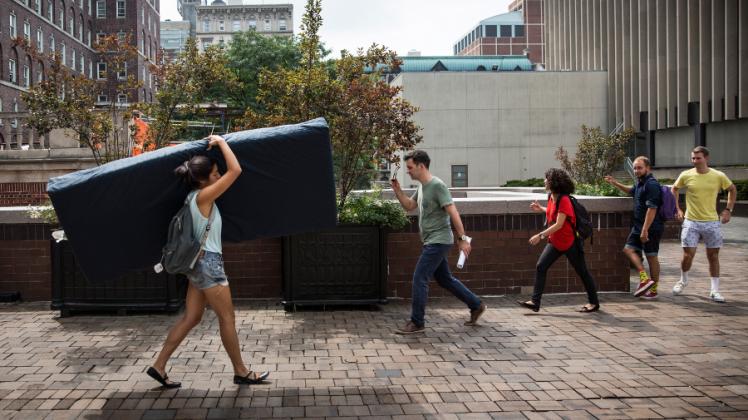 Una clinica per il desiderio. Ecco l’ultima performance della scandalosa Emma Sulkowicz