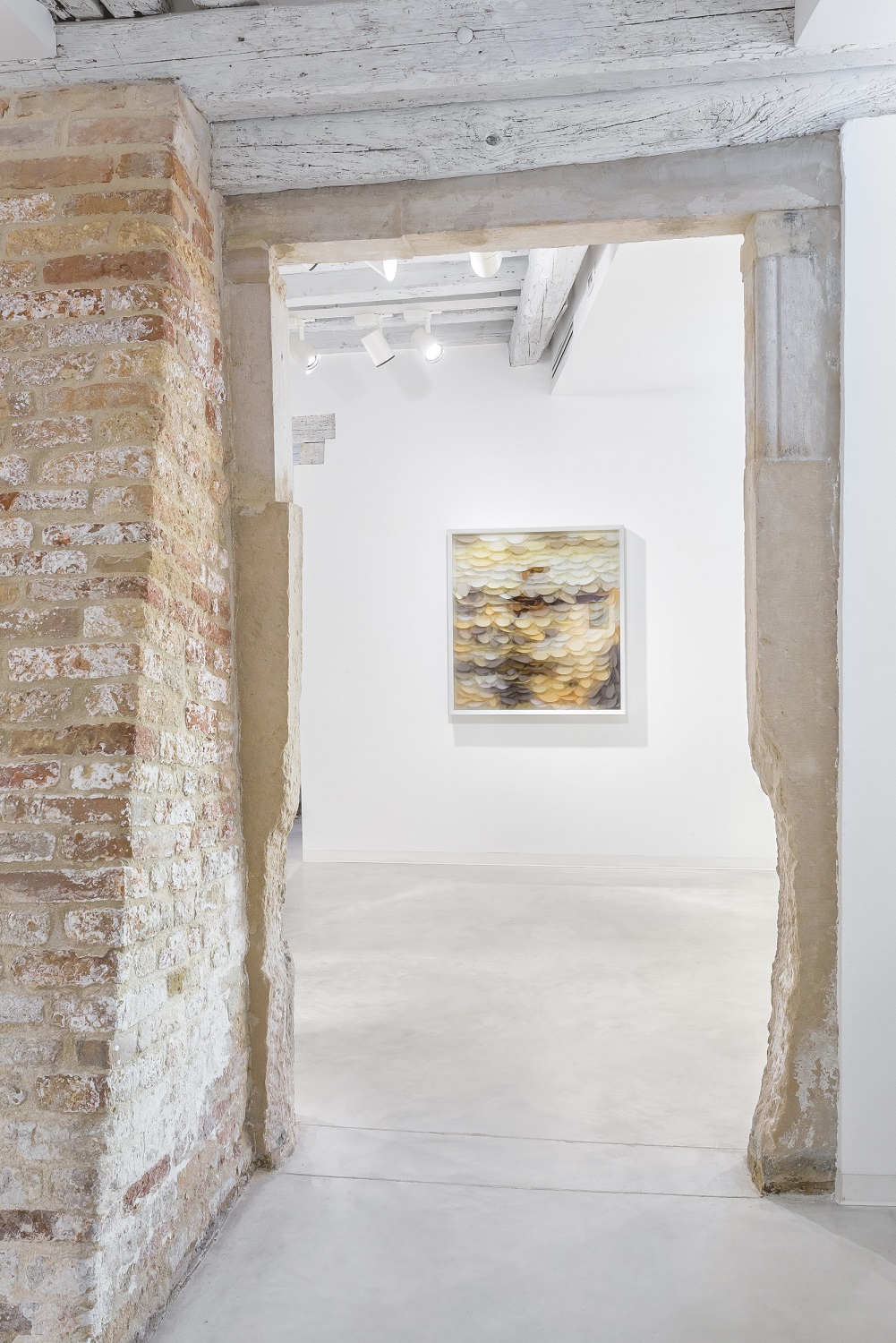 Maurizio Donzelli, Mirror, 103 x 97 x 7,5 cm, Mix media in box, 2016, photo Enrico Fiorese
