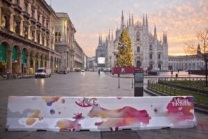 Street Art contro il terrorismo. A Milano i murales riempiono le barriere anti sfondamento piazzat