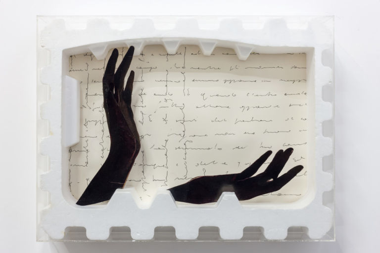 Tomaso Binga, Mani per una parabola, 1973, polistirolo, collage e plexiglas, cm 50,3 x 60,6 x 9,4, Galleria Tiziana Di Caro, Napoli