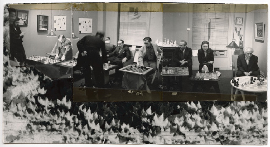 Torneo di scacchi alla Julien Levy Gallery, gennaio 1945. Collage di Dorothea Tanning con fotografie di Julien Levy