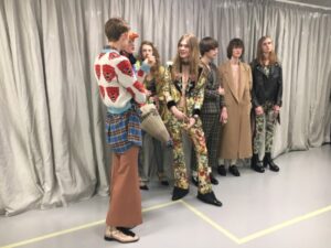 Alessandro Michele strabilia la Milano Fashion Week con la nuova collezione Gucci. Il video