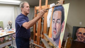 George W. Bush dipinge le storie dei veterani dell’11 settembre e li mette in mostra a Dallas