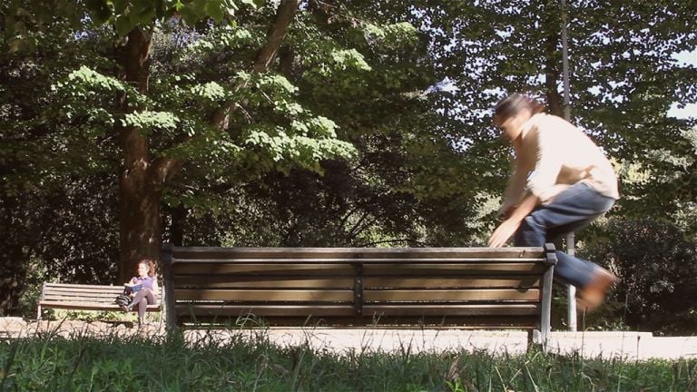 Calixto Ramírez, Tana libera tutti!, 2016, performance, still da video, Parco Virgiliano, Roma