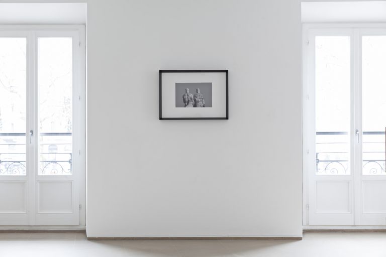 Davide Allieri, Twins, 2017, fotografia bianco e nero, stampa inkjet. Courtesy RITA URSO Artopia Gallery. Foto Maxime Galati-Fourcade