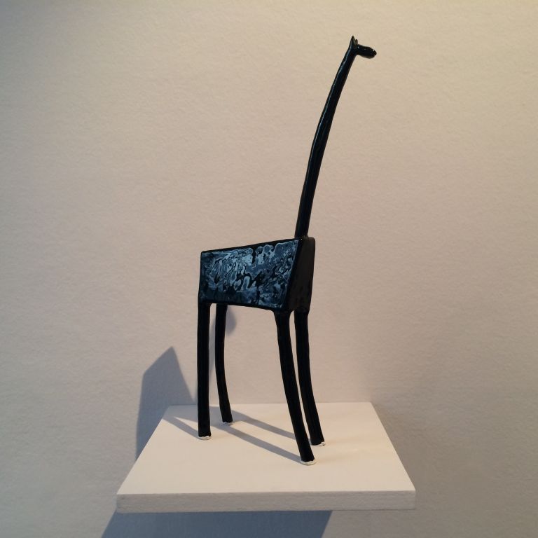 Fausto Melotti, Giraffa, 1955, ceramica smaltata, 47x18x7 cm. Installation view at Montrasio Arte, Milano 2017