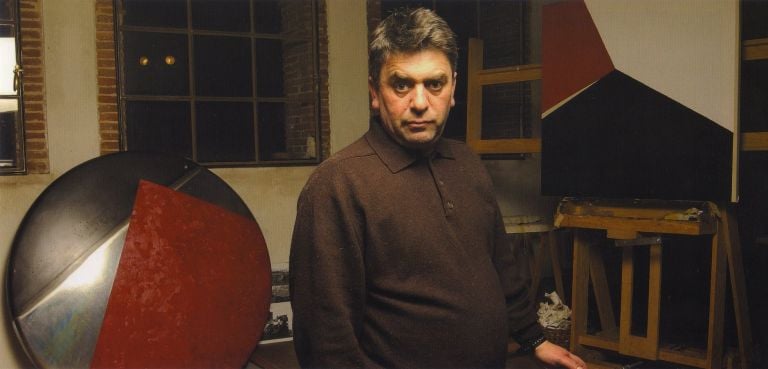 Giuseppe Friscia nel suo studio