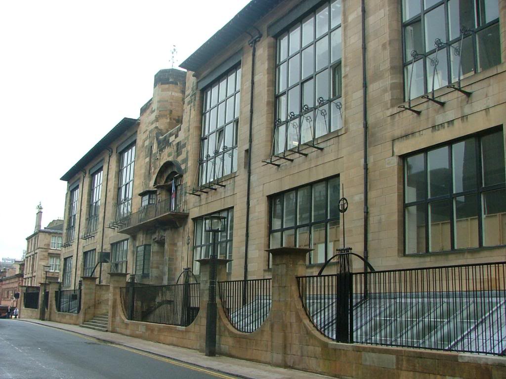 La Glasgow School of Art, distrutta dal fuoco, rinascerà dalle ceneri grazie agli artisti