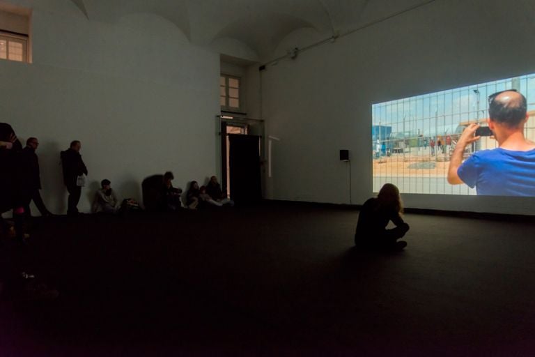 Guy Ben-Ner – Escape Artists, exhibition view at Pinksummer, Genova, photo Alice Moschin