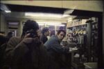 John Tiberi con J Lydon e Malcolm Mclaren. Soho, London, 1977