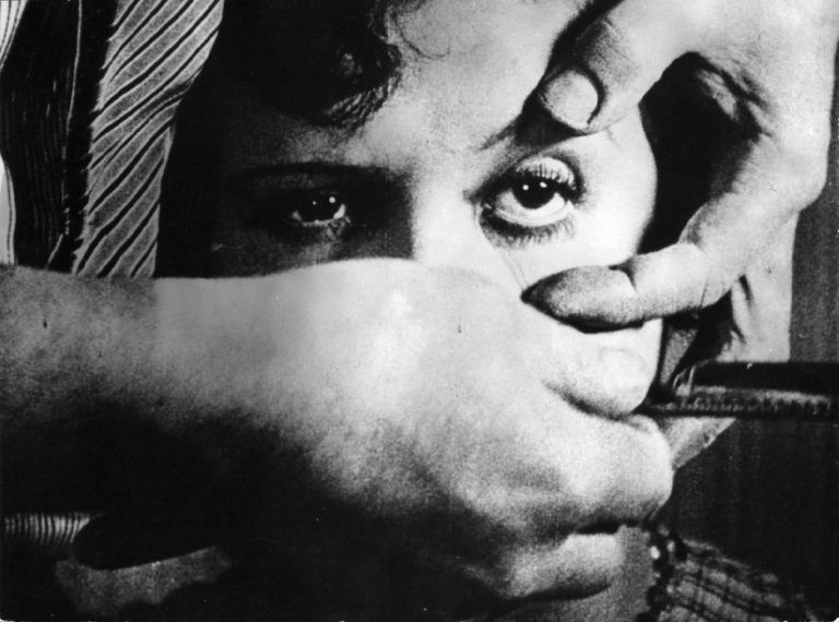 La scena più celebre di Un chien andalou (1929) diretto da Luis Buñuel e Salvador Dalí