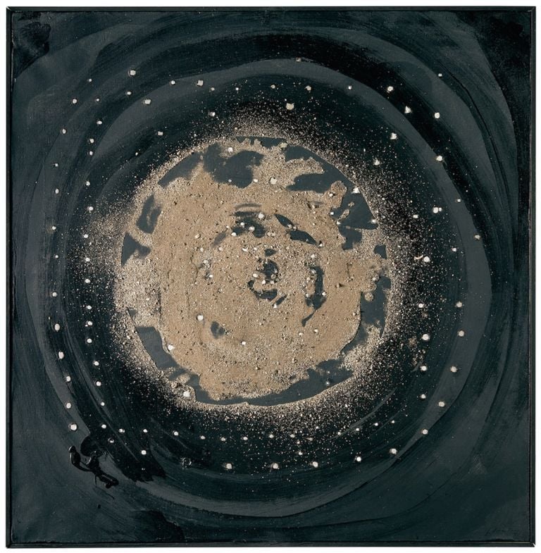 Lucio Fontana, Concetto spaziale (51 B 17), 1951Buchi, olio e sabbia su tela60 × 59 cmMilano, Fondazione Lucio Fontana©