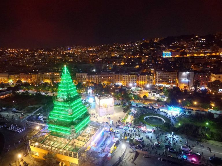 NAlbero lalbero di Natale 2016 a Napoli ph. by booble A Napoli Roxy in the Box trasforma in mostra tutte le polemiche su N’Albero