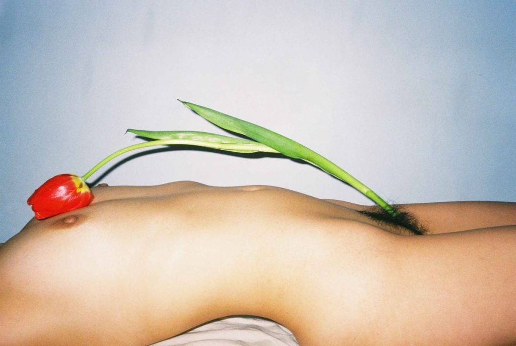 Ricordando Ren Hang e i suoi corpi nudi. Muore una giovane star della fotografia internazionale
