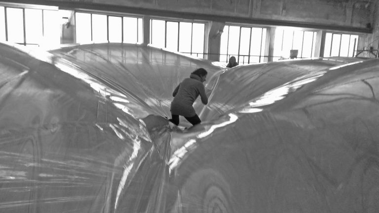 Tomás Saraceno, On Space Time Foam, HangarBicocca, Milano 2012