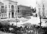 Una foto storica di Piazza Duomo, dove si scorgono delle palme