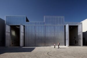 Pronta “Concrete”, opera d’esordio di Rem Koolhaas negli Emirati Arabi Uniti