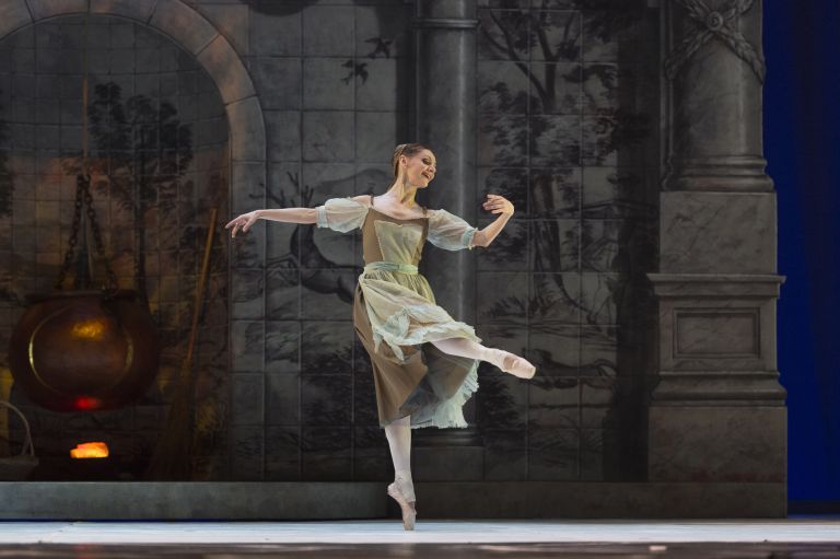 Giuseppe Picone, Cenerentola, Teatro San Carlo, Napoli 2017. Photo Francesco Squeglia