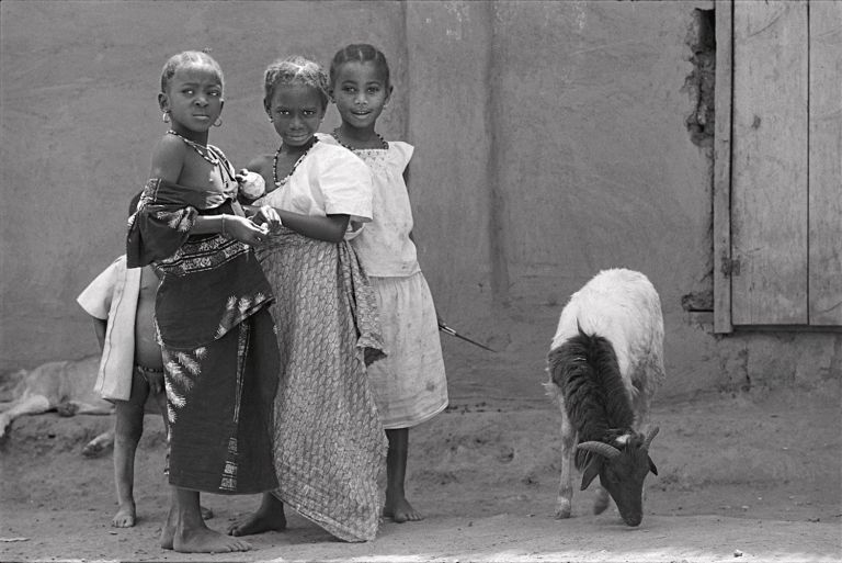 il fratellino timido, Djenné Mali, 1989, ph. Alessia Bulgari, Fondazione Pianoterra