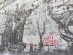 Il muro di Kentridge a Roma sfregiato dalle scritte