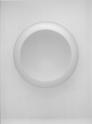 Intuition, Palazzo Fortuny, Venezia, 2017. Anish Kapoor (UK, 1954) White Dark VIII 2000 Fibreglass and wood 160 x 160 x 66 cm Courtesy of the artist and Axel Vervoordt Gallery