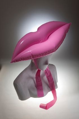 John Galliano, created by Stephen Jones, Inflatable Lip Hat, Spring/Summer 2005, Ready-to-wear. Courtesy Associazione Culturale Anna Piaggi