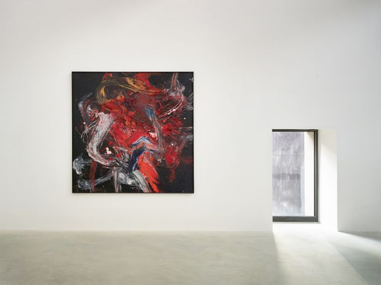 Kazuo Shiraga Axel Vervoordt Gallery Anversa veduta della mostra. Ph. ©JanLiégeois Axel Vervoordt in corsa. Nuova galleria ad Anversa e un’altra mostra gioiello a Palazzo Fortuny