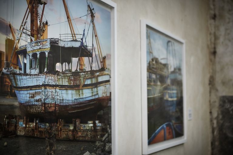 Liu Bolin. Migrants. Exhibition view at Cantieri Culturali alla Zisa, Palermo 2017