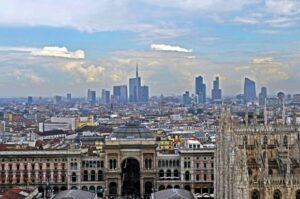 A Milano 12 artisti in una fabbrica abbandonata di panettoni. Torna il progetto RAID