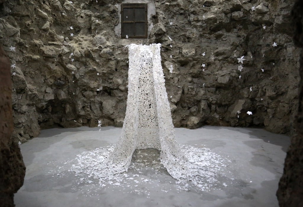 Sabrina Mezzaqui, Il mantello della Regina delle Nevi, 2014. Courtesy Galleria Continua, San Gimignano/Beijing/Les Moulins/Habana